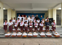 Vĩnh Long: Công ty Luật Thiên Hương, Công ty Tư vấn Huỳnh Nguyễn trao quà cho Học sinh nghèo, hiếu học