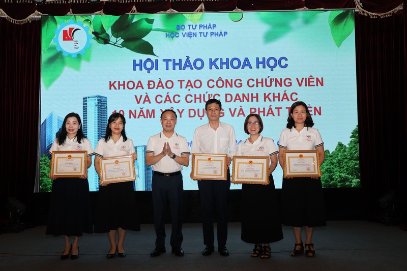 1 hoi thao 10 nam khoa cong chung (8)